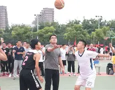 球场传奇诞生一瞬,精神力量闪耀全场 球场传奇诞生一瞬,精神力量闪耀全场